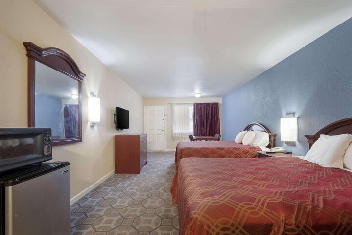2 Queen Beds (6 of 13)