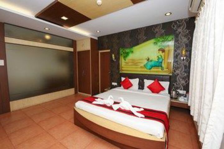 Room 10 of 26