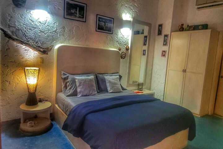 Room 34 of 83