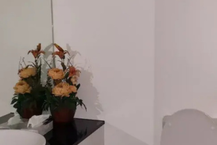 Room 9 of 19
