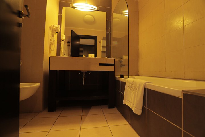 Room 10 of 30
