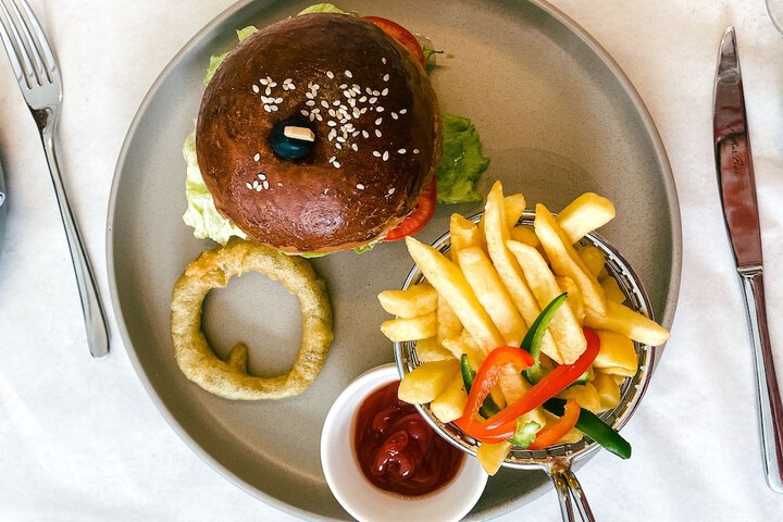 Lounge 40 of 68