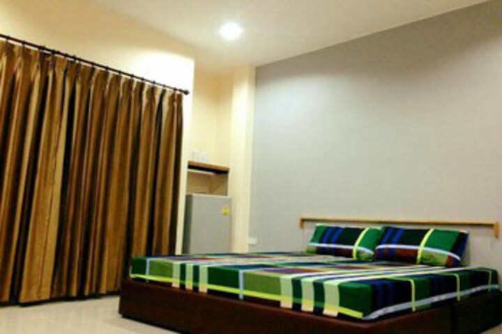 Room 9 of 16
