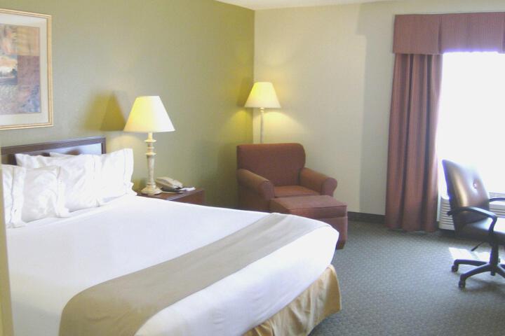 Standard | King Bed (3 of 5)