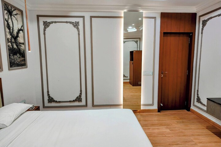 Room 52 of 115