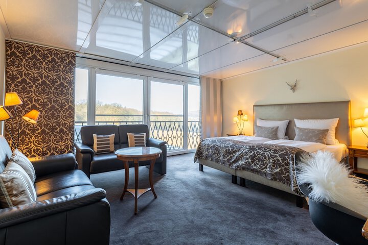 Room 36 of 102