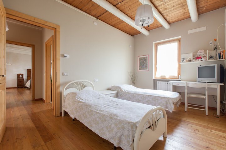 Room 4 of 45