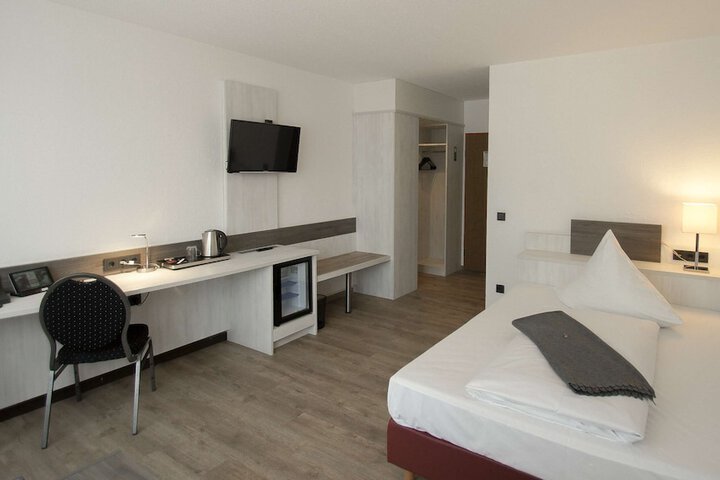 Room 4 of 55