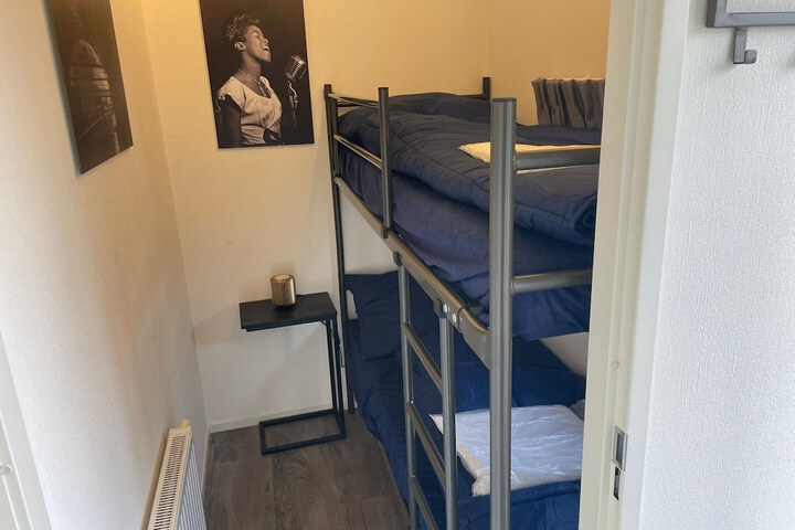 Room 3 of 37