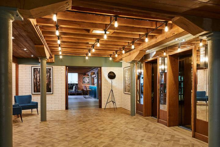 Entrance & Lobby