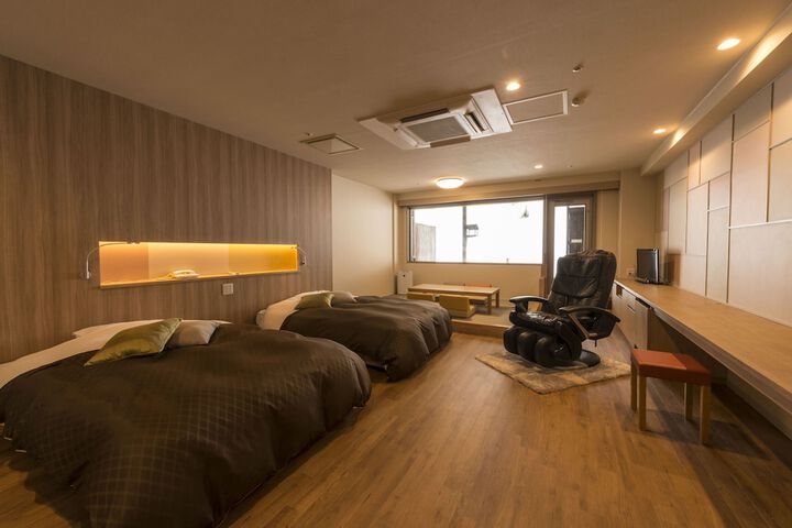 Room 17 of 240
