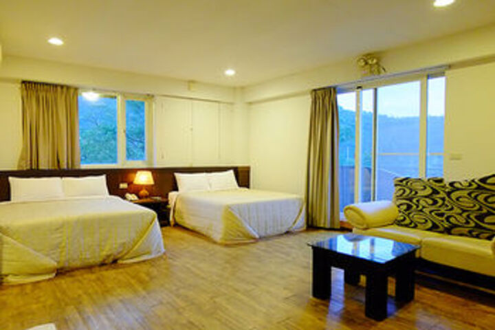 Room 8 of 17