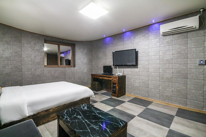 Room 10 of 57