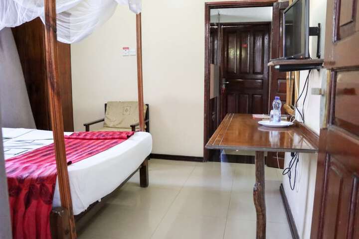 Room 32 of 84