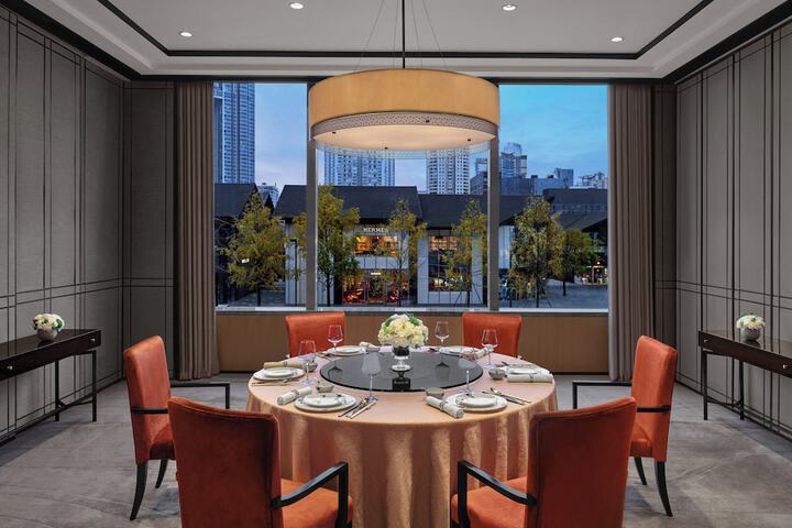 Dining 44 of 80
