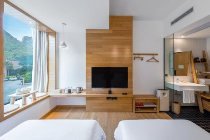 Room 11 of 20