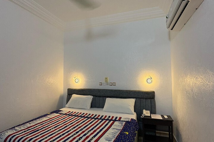Room 25 of 44