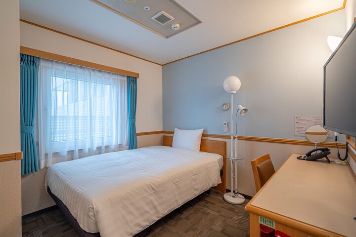 Room 13 of 34