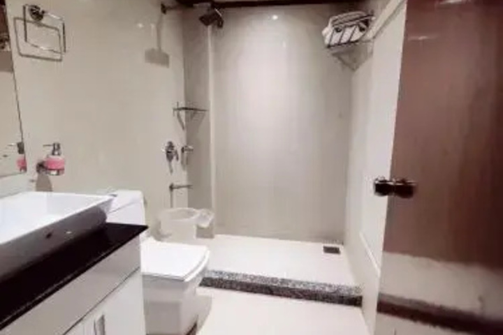 Room 10 of 27