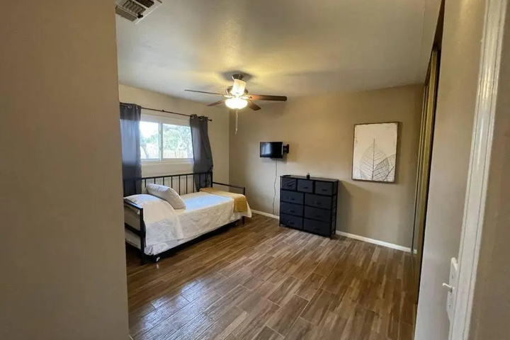 Room 5 of 17