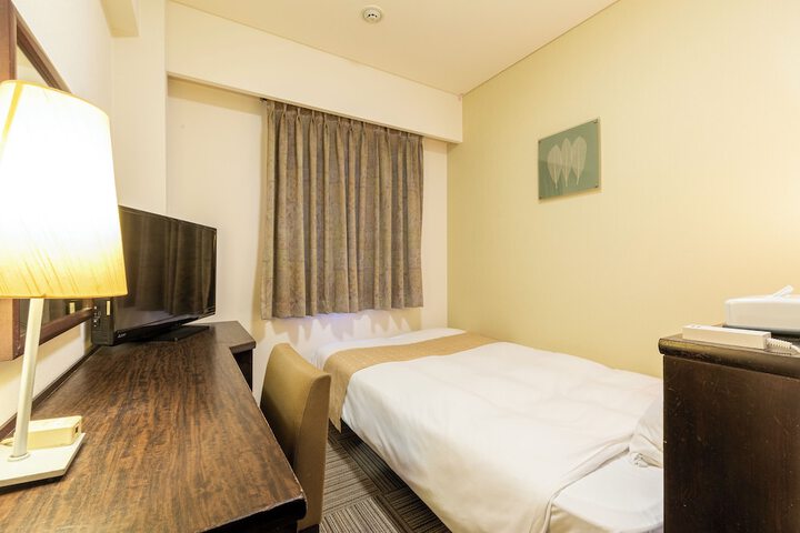 Room 12 of 26