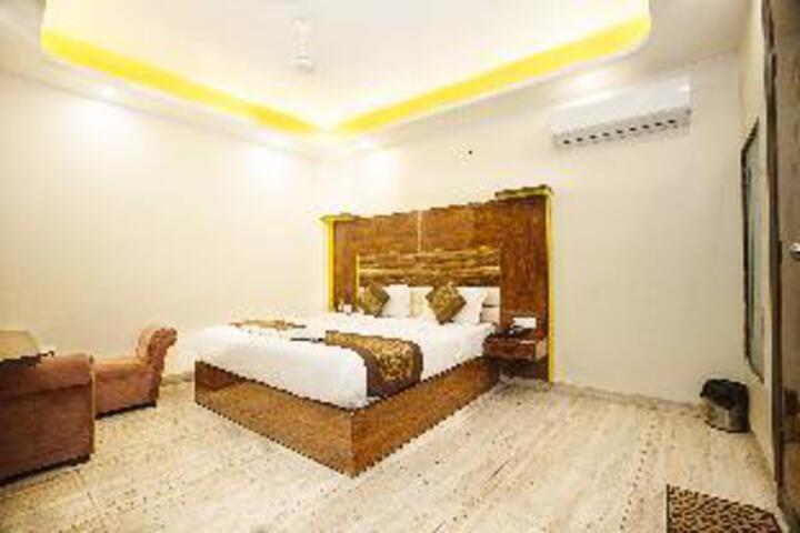Room 10 of 21