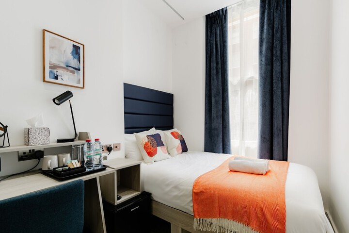 Room 53 of 106