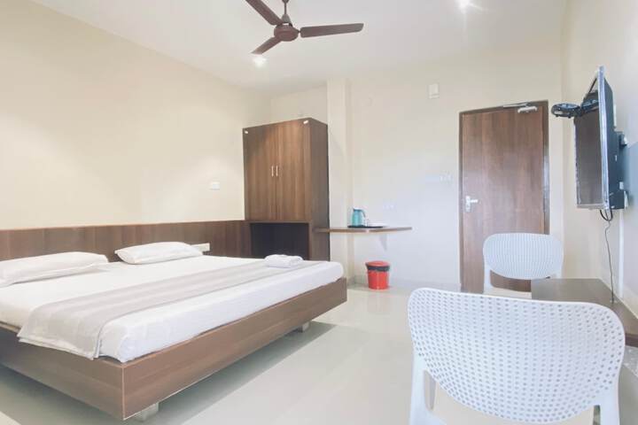 Room 3 of 16