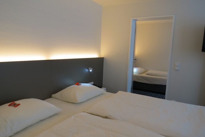 Room 33 of 125