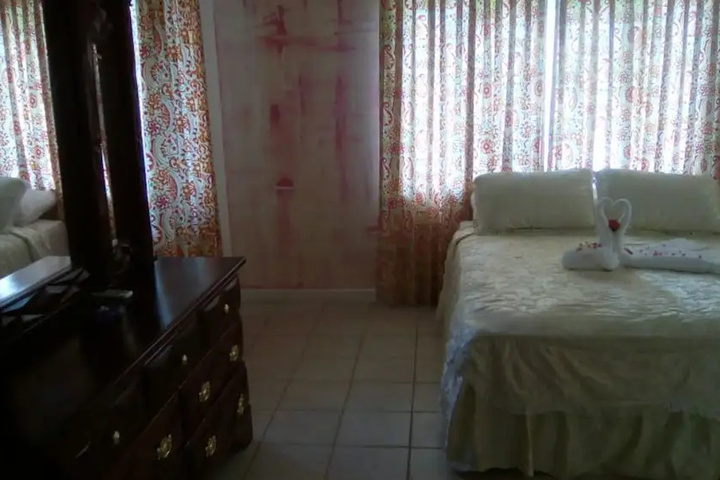Room 5 of 18