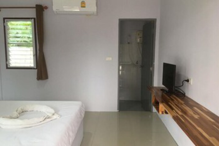 Room 8 of 9