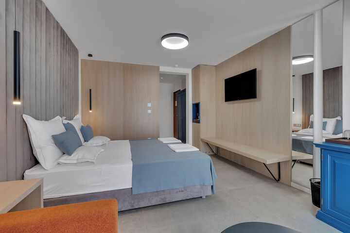 Room 10 of 38
