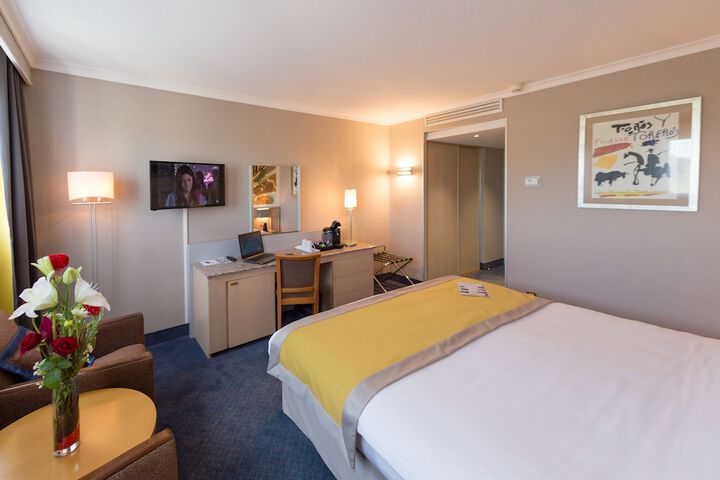 Room 10 of 81