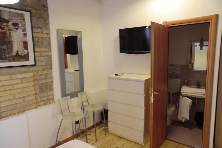 Room 19 of 35