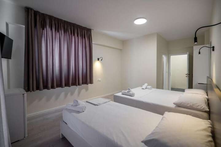 Room 28 of 44