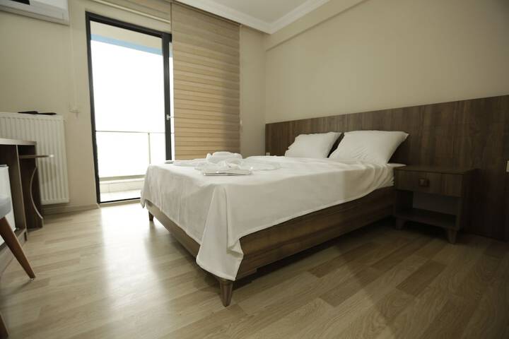 Room 4 of 16
