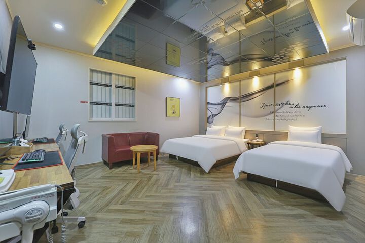 Room 28 of 45