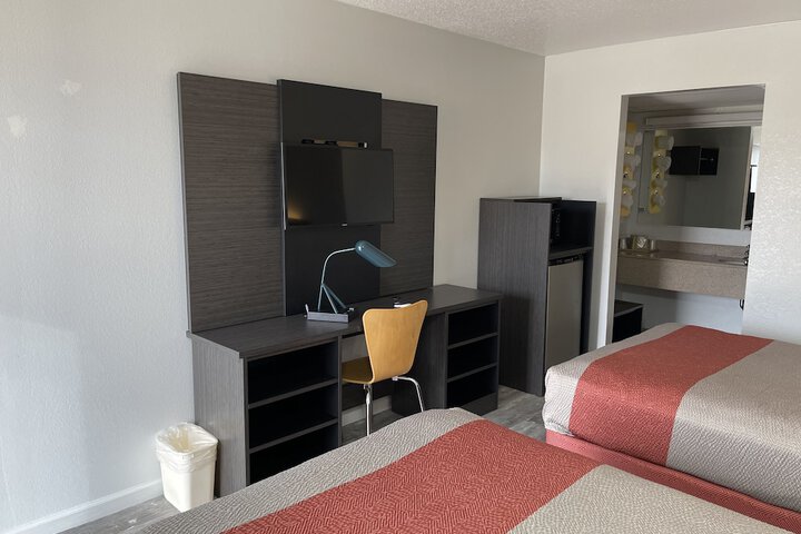 1 Double Bed Refrigerator, Microwave (16 of 21)