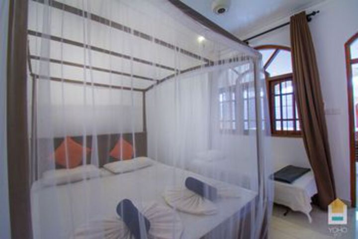 Room 16 of 25