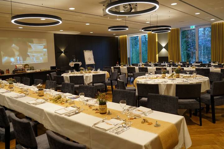 Ballroom/Hall 93 of 131