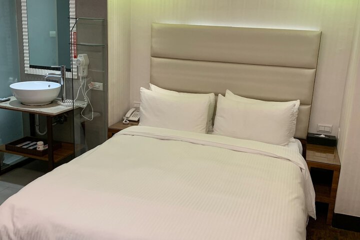 Room 10 of 40