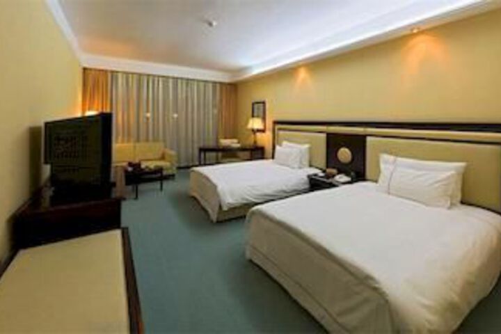 Room 25 of 49