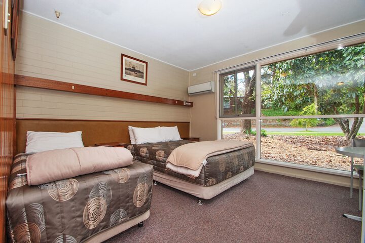 Room 13 of 40