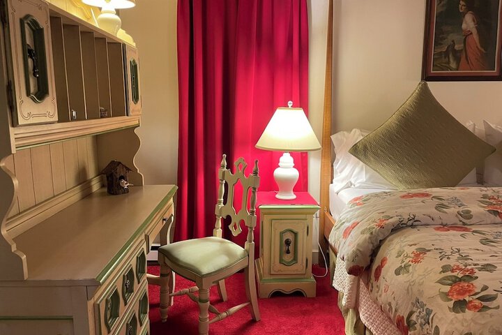 Room 95 of 148