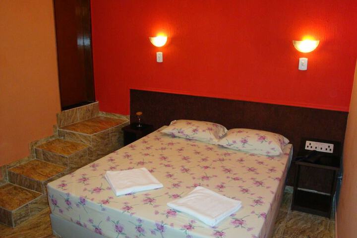 Room 8 of 13