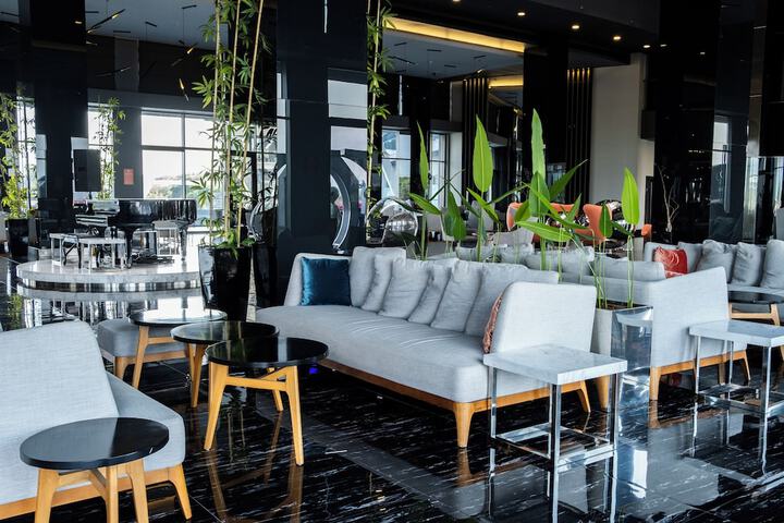 Entrance & Lobby
