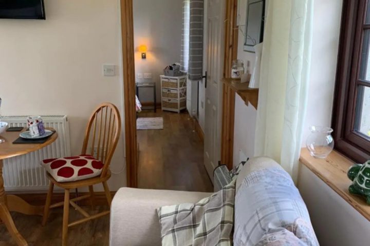 Room 4 of 10