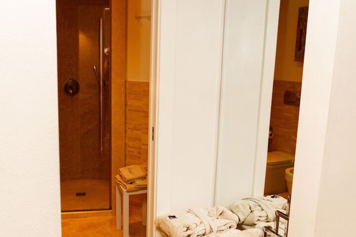 Room 114 of 170