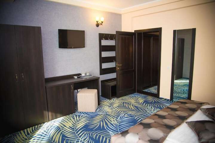 Room 18 of 98