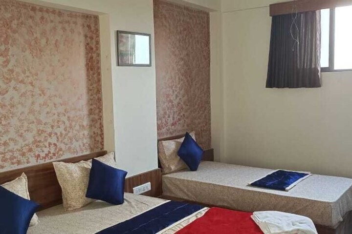 Room 3 of 20